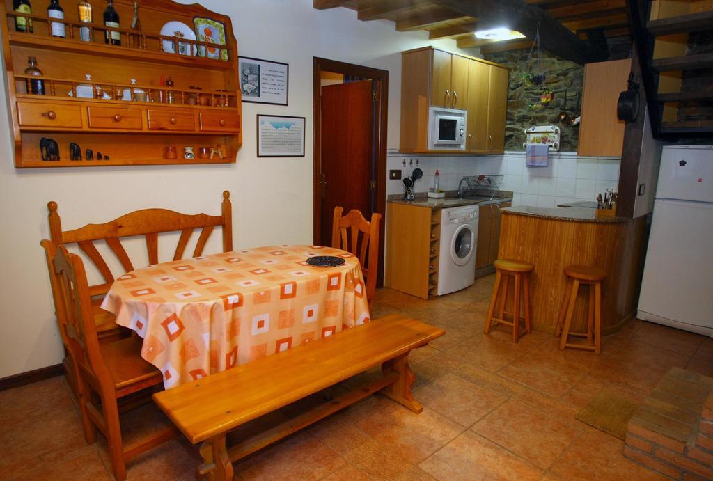 Affittacamere Casa De Abril 1 San Cristobal de Valdueza Esterno foto